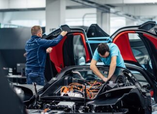 POSAO ZA 150 LJUDI: Rimac pokrenuo serijsku proizvodnju baterija za njemačkog giganta POSAO ZA 150 LJUDI: Rimac pokrenuo serijsku proizvodnju baterija za njemačkog giganta