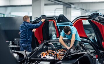POSAO ZA 150 LJUDI: Rimac pokrenuo serijsku proizvodnju baterija za njemačkog giganta POSAO ZA 150 LJUDI: Rimac pokrenuo serijsku proizvodnju baterija za njemačkog giganta