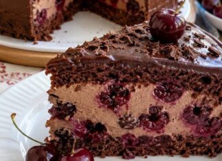 Posna torta sa višnjama i čokoladom – spoj koji uvijek osvaja! Posna torta sa višnjama i čokoladom – spoj koji uvijek osvaja!