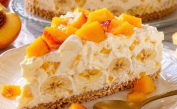 POSNI KOLAČ SA BRESKVOM I BANANOM – bez pečenja, pravo letnje osvježenje POSNI KOLAČ SA BRESKVOM I BANANOM – bez pečenja, pravo letnje osvježenje
