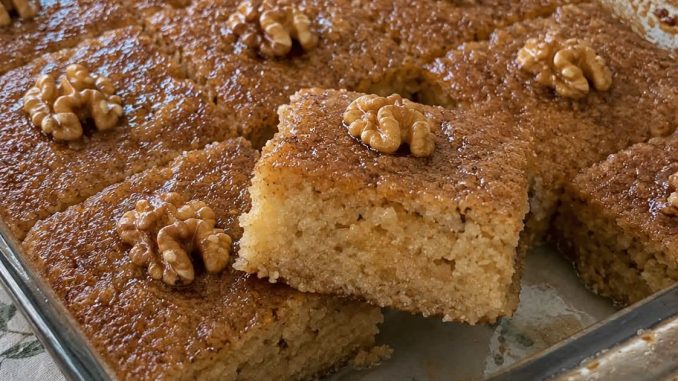 Posni kolač sa grizom i orasima – sočan kao baklava, a mnogo lakši za pripremu! Posni kolač sa grizom i orasima – sočan kao baklava, a mnogo lakši za pripremu!
