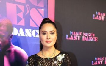 Salma Hajek veliki je protivnik botoksa: Uz ovaj jednostavan trik koji ne košta ništa dobija efekat prirodnog fejsliftinga – nakon toga izgledam 20 godina mlađe Salma Hajek veliki je protivnik botoksa: Uz ovaj jednostavan trik koji ne košta ništa dobija efekat prirodnog fejsliftinga - nakon toga izgledam 20 godina mlađe