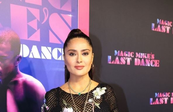 Salma Hajek veliki je protivnik botoksa: Uz ovaj jednostavan trik koji ne košta ništa dobija efekat prirodnog fejsliftinga – nakon toga izgledam 20 godina mlađe Salma Hajek veliki je protivnik botoksa: Uz ovaj jednostavan trik koji ne košta ništa dobija efekat prirodnog fejsliftinga - nakon toga izgledam 20 godina mlađe