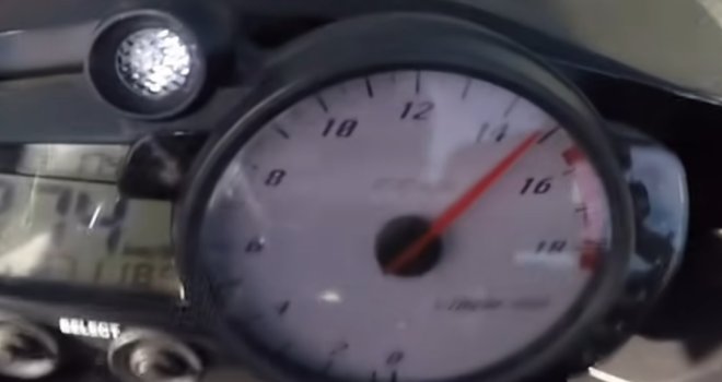 Sarajlija vozio 275 km/h na autoputu, dobio kaznu od 2.000 KM Sarajlija vozio 275 km/h na autoputu, dobio kaznu od 2.000 KM