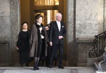 Šok u švedskoj kraljevskoj porodici: Princeza ostavila ćerkama bogatstvo od 11, 6 miliona evra, a sin ostao bez ijednog dela nasledstva Šok u švedskoj kraljevskoj porodici: Princeza ostavila ćerkama bogatstvo od 11, 6 miliona evra, a sin ostao bez ijednog dela nasledstva