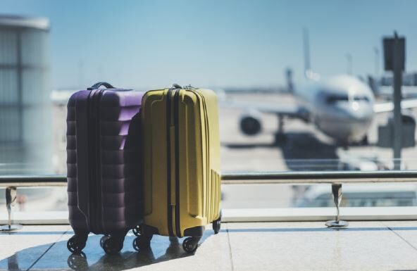 Šta je dozvoljeno, a šta zabranjeno da se unese u avion: Mnogi zbog ove kozmetičke sitnice prođu kao bosi po trnju na granici Šta je dozvoljeno, a šta zabranjeno da se unese u avion: Mnogi zbog ove kozmetičke sitnice prođu kao bosi po trnju na granici