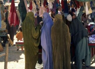 ŠTA NOSE ISLAMSKE ŽENE ISPOD TRADICIONALNE ODEĆE – BURKE: Odgovor je šokirao mnoge ŠTA NOSE ISLAMSKE ŽENE ISPOD TRADICIONALNE ODEĆE – BURKE: Odgovor je šokirao mnoge