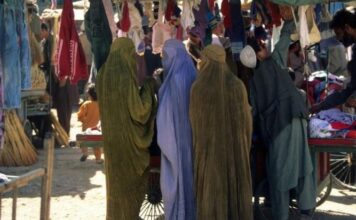 ŠTA NOSE ISLAMSKE ŽENE ISPOD TRADICIONALNE ODEĆE – BURKE: Odgovor je šokirao mnoge ŠTA NOSE ISLAMSKE ŽENE ISPOD TRADICIONALNE ODEĆE – BURKE: Odgovor je šokirao mnoge