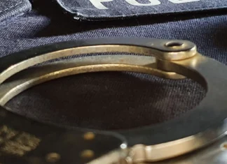 Sumnja se da su “žmirili” na mito: Na granici BiH i Srbije uhapšena 23 policajca i četiri carinika Sumnja se da su “žmirili” na mito: Na granici BiH i Srbije uhapšena 23 policajca i četiri carinika