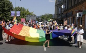 U Sarajevu ‘Povorka ponosa’, izmjene u gradskom saobraćaju: Evo kako će voziti tramvaji, trolejbusi, autobusi… U Sarajevu ‘Povorka ponosa’, izmjene u gradskom saobraćaju: Evo kako će voziti tramvaji, trolejbusi, autobusi…
