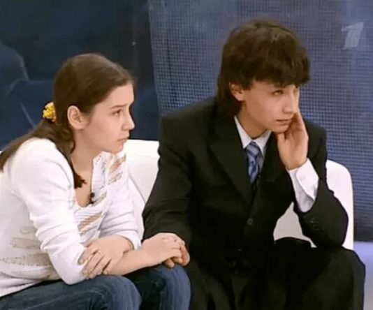 Valentina je u 11. godini rodila prvo dete sa Habibom ne sluteći kakav pakao je čeka: “Polio bi me kiselinom da sam izašla iz kuće” Valentina je u 11. godini rodila prvo dete sa Habibom ne sluteći kakav pakao je čeka: "Polio bi me kiselinom da sam izašla iz kuće"