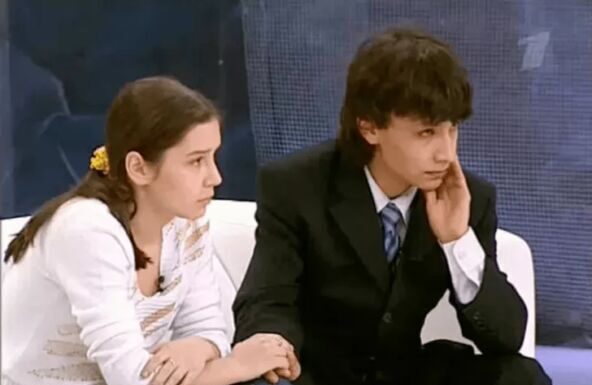 Valentina je u 11. godini rodila prvo dete sa Habibom ne sluteći kakav pakao je čeka: “Polio bi me kiselinom da sam izašla iz kuće” Valentina je u 11. godini rodila prvo dete sa Habibom ne sluteći kakav pakao je čeka: "Polio bi me kiselinom da sam izašla iz kuće"