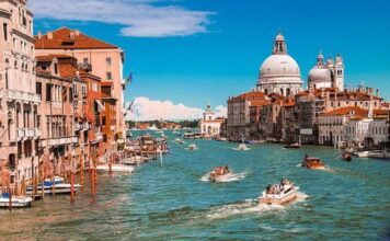 Venecija razmatra povećanje ulazne takse za jednodnevne posjetioce do 50 eura Venecija razmatra povećanje ulazne takse za jednodnevne posjetioce do 50 eura