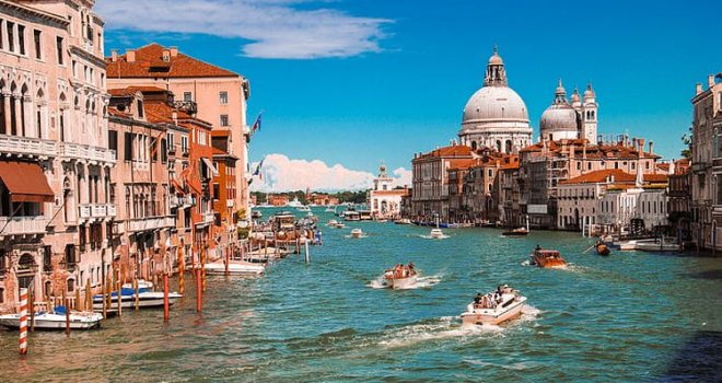 Venecija razmatra povećanje ulazne takse za jednodnevne posjetioce do 50 eura Venecija razmatra povećanje ulazne takse za jednodnevne posjetioce do 50 eura