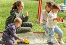Vera iz Priboja ostavila je decu staroj majci i otputovala sa dečkom: Preklinjali je da se vrati, a onda se pojavio čovek koji ih je odveo sa sobom Vera iz Priboja ostavila je decu staroj majci i otputovala sa dečkom: Preklinjali je da se vrati, a onda se pojavio čovek koji ih je odveo sa sobom