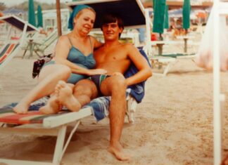 Vladan je na plaži u Sutomoru prepoznao suprugu sa muškarcem na ležaljci: Prišao im je i napravio potez koji će pamtiti do groba Vladan je na plaži u Sutomoru prepoznao suprugu sa muškarcem na ležaljci: Prišao im je i napravio potez koji će pamtiti do groba
