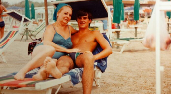 Vladan je na plaži u Sutomoru prepoznao suprugu sa muškarcem na ležaljci: Prišao im je i napravio potez koji će pamtiti do groba Vladan je na plaži u Sutomoru prepoznao suprugu sa muškarcem na ležaljci: Prišao im je i napravio potez koji će pamtiti do groba