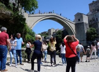 Za četiri mjeseca 2026. BiH posjetilo skoro pola miliona turista, više od milion noćenja Za četiri mjeseca 2026. BiH posjetilo skoro pola miliona turista, više od milion noćenja