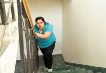 Zadihanost na stepenicama nije uvek bezazlena: Ako osetite ovo – odmah se javite lekaru, a evo i zašto Zadihanost na stepenicama nije uvek bezazlena: Ako osetite ovo - odmah se javite lekaru, a evo i zašto