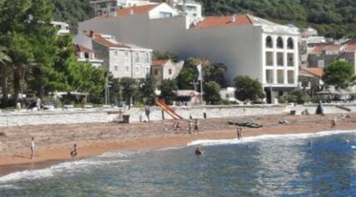 Zakupci otkrili cjenovnik za ovu sezonu: Evo koliko novca morate da izdvojite ZA LEŽALJKE u Crnoj Gori Zakupci otkrili cjenovnik za ovu sezonu: Evo koliko novca morate da izdvojite ZA LEŽALJKE u Crnoj Gori