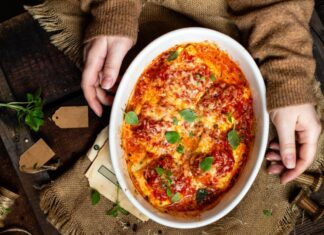 Zapečeni ravioli u sosu sa pečurkama i spanaćem: Toliko dobro da se pravi i da ostane za sutra Zapečeni ravioli u sosu sa pečurkama i spanaćem: Toliko dobro da se pravi i da ostane za sutra