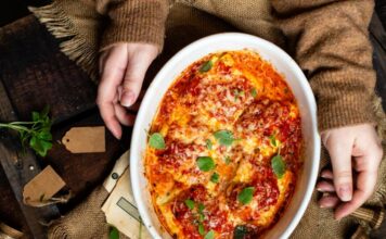 Zapečeni ravioli u sosu sa pečurkama i spanaćem: Toliko dobro da se pravi i da ostane za sutra Zapečeni ravioli u sosu sa pečurkama i spanaćem: Toliko dobro da se pravi i da ostane za sutra