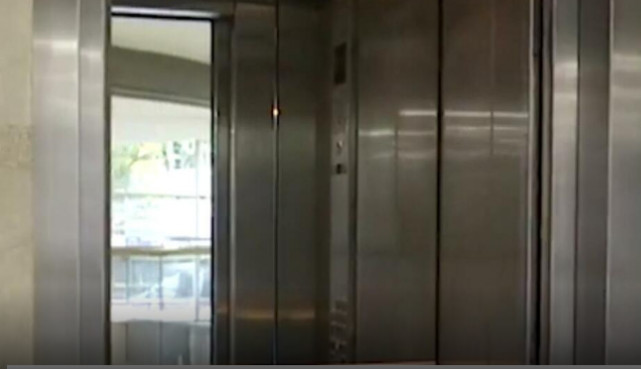 ZAŠTO SVAKI LIFT IMA OGLEDALO? Majstor objasnio: Pre nego što pogledate koliko ste lepi, obratite pažnju na ovo ZAŠTO SVAKI LIFT IMA OGLEDALO? Majstor objasnio: Pre nego što pogledate koliko ste lepi, obratite pažnju na ovo