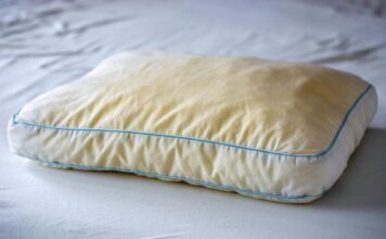 Žute fleke na jastuku nestaju za 15 minuta: Sobarice sa kruzera koriste ova 2 praškasta sastojka Žute fleke na jastuku nestaju za 15 minuta: Sobarice sa kruzera koriste ova 2 praškasta sastojka