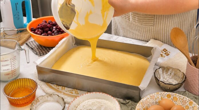 Žuti kolač sa višnjama i šaumom od belanaca Žuti kolač sa višnjama i šaumom od belanaca