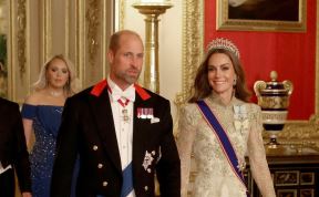 Čim je čula da Hari i Megan Markl dolaze u Veliku Britaniju, princeza Kejt povukla neočekivan potez: Princ Vilijam se pobunio i ostavio je bez teksta Čim je čula da Hari i Megan Markl dolaze u Veliku Britaniju, princeza Kejt povukla neočekivan potez: Princ Vilijam se pobunio i ostavio je bez teksta