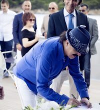 ESTRADA U ŠOKU! Haris Džinović stao na ludi kamen, a niko nije očekivao da će baš poznata političarka stati uz njega pred matičarem!” ESTRADA U ŠOKU! Haris Džinović stao na ludi kamen, a niko nije očekivao da će baš poznata političarka stati uz njega pred matičarem!”