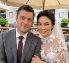 Izabrala sam siromašnog momka umesto milionera, a na dan venčanja mi je rekao da postoji nešto što ne znam o njemu. Izabrala sam siromašnog momka umesto milionera, a na dan venčanja mi je rekao da postoji nešto što ne znam o njemu.