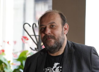 Ljudi ga sve više vole, a on i danas priča sve najlepše o bivšoj ženi: Imali su divan brak, 7 godina krio da se razveo, sreću im srušila bolna stvar Ljudi ga sve više vole, a on i danas priča sve najlepše o bivšoj ženi: Imali su divan brak, 7 godina krio da se razveo, sreću im srušila bolna stvar
