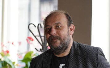 Ljudi ga sve više vole, a on i danas priča sve najlepše o bivšoj ženi: Imali su divan brak, 7 godina krio da se razveo, sreću im srušila bolna stvar Ljudi ga sve više vole, a on i danas priča sve najlepše o bivšoj ženi: Imali su divan brak, 7 godina krio da se razveo, sreću im srušila bolna stvar