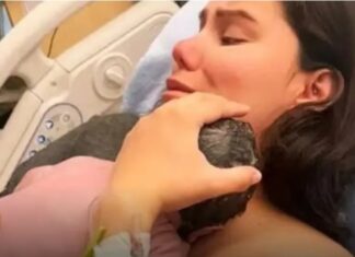 “Mislila sam da mi je beba umrla”: Zaspala tokom porođaja, a kada se probudila pronašla sina ispod jorgana “Mislila sam da mi je beba umrla”: Zaspala tokom porođaja, a kada se probudila pronašla sina ispod jorgana