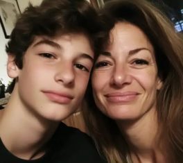 Moj 16-godišnji sin je proveo leto kod bake; jednog dana me je pozvala sa važnom molbom. Moj 16-godišnji sin je proveo leto kod bake; jednog dana me je pozvala sa važnom molbom.