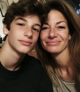 Moj 16-godišnji sin je proveo leto kod bake; jednog dana me je pozvala sa važnom molbom. Moj 16-godišnji sin je proveo leto kod bake; jednog dana me je pozvala sa važnom molbom.