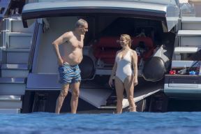 Nakon kraha dva braka i troje dece, uvek je spremna za novi početak sa osmehom na licu: Ovi muškarci su obeležili život Riz Viterspun Nakon kraha dva braka i troje dece, uvek je spremna za novi početak sa osmehom na licu: Ovi muškarci su obeležili život Riz Viterspun