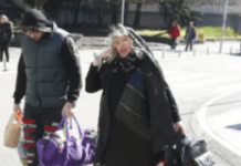 Pala na najniže grane, a do nedavno punila dvorane! Pjevačica (71) skuplja sve što nađe pored kontejnera Pala na najniže grane, a do nedavno punila dvorane! Pjevačica (71) skuplja sve što nađe pored kontejnera