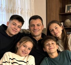 Petnaest godina vjerovao sam da sam najsretniji otac na svijetu, sve dok jedan liječnički nalaz nije rekao da nijedno od moje petero djece nije moje — a istina je bila još strašnija Petnaest godina vjerovao sam da sam najsretniji otac na svijetu, sve dok jedan liječnički nalaz nije rekao da nijedno od moje petero djece nije moje — a istina je bila još strašnija