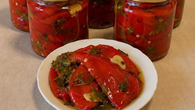 Starinski recept za marinirane crvene paprike – sočne, mirisne i pune ukusa! Starinski recept za marinirane crvene paprike – sočne, mirisne i pune ukusa!