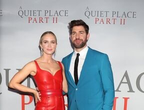 Znala je da je on pravi, venčali su se na jezeru Komo: Emili i Džon su godinama odbijali da rade zajedno a onda su jednim ostvarenjem napravili ogroman uspeh Znala je da je on pravi, venčali su se na jezeru Komo: Emili i Džon su godinama odbijali da rade zajedno a onda su jednim ostvarenjem napravili ogroman uspeh