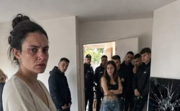 Deset dana prije vjenčanja sestra mog zaručnika dovela je sedmoricu muškaraca da unište stan koji je cijela njegova obitelj već smatrala svojim; dok su me svi uvjeravali da šutim radi mira, policija je pronašla poruku koja je pokazala da Marko nije samo znao što njegova sestra planira Deset dana prije vjenčanja sestra mog zaručnika dovela je sedmoricu muškaraca da unište stan koji je cijela njegova obitelj već smatrala svojim; dok su me svi uvjeravali da šutim radi mira, policija je pronašla poruku koja je pokazala da Marko nije samo znao što njegova sestra planira