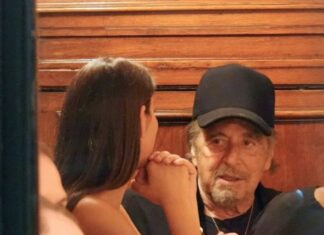 Džejmi Foks postaje otac u 58. godini: Najdraži savet mu je dao Al Paćino koji danas ima 86 godina i odgaja malo dete Džejmi Foks postaje otac u 58. godini: Najdraži savet mu je dao Al Paćino koji danas ima 86 godina i odgaja malo dete