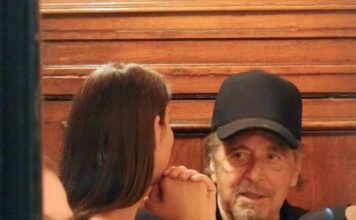 Džejmi Foks postaje otac u 58. godini: Najdraži savet mu je dao Al Paćino koji danas ima 86 godina i odgaja malo dete Džejmi Foks postaje otac u 58. godini: Najdraži savet mu je dao Al Paćino koji danas ima 86 godina i odgaja malo dete