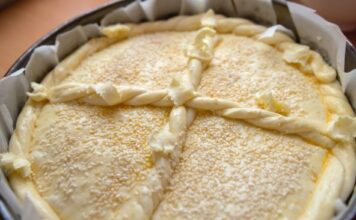 Gospojinska svečana pogača: Za napredak kuće i zdravlje čitave prodice, naše bake su u nju dodavale 1 važan sastojak Gospojinska svečana pogača: Za napredak kuće i zdravlje čitave prodice, naše bake su u nju dodavale 1 važan sastojak