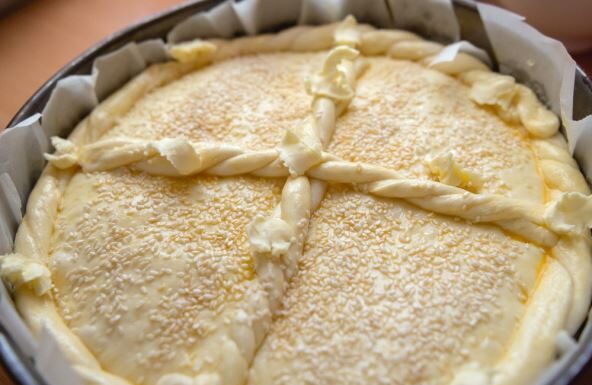 Gospojinska svečana pogača: Za napredak kuće i zdravlje čitave prodice, naše bake su u nju dodavale 1 važan sastojak Gospojinska svečana pogača: Za napredak kuće i zdravlje čitave prodice, naše bake su u nju dodavale 1 važan sastojak