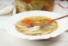 Ideja za tradicionalni nedeljni ručak: Supa, pečeno pile, salata i kolač od jabuka Ideja za tradicionalni nedeljni ručak: Supa, pečeno pile, salata i kolač od jabuka