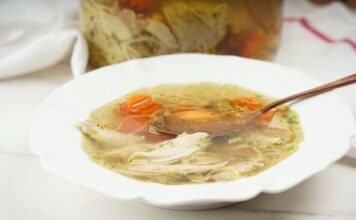 Ideja za tradicionalni nedeljni ručak: Supa, pečeno pile, salata i kolač od jabuka Ideja za tradicionalni nedeljni ručak: Supa, pečeno pile, salata i kolač od jabuka
