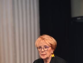 “Ja im objašnjavam da želim smrt i pokušavam ne plakati, sramota me na koje sam grane spala”: Evo kako su zaista izgledali poslednji dani Vedrane Rudan "Ja im objašnjavam da želim smrt i pokušavam ne plakati, sramota me na koje sam grane spala": Evo kako su zaista izgledali poslednji dani Vedrane Rudan